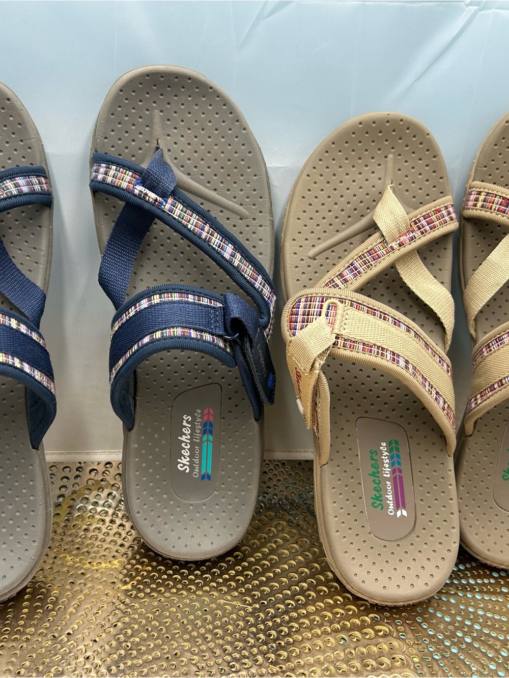 Bundle of 2 Skechers women 10 reggae sandals